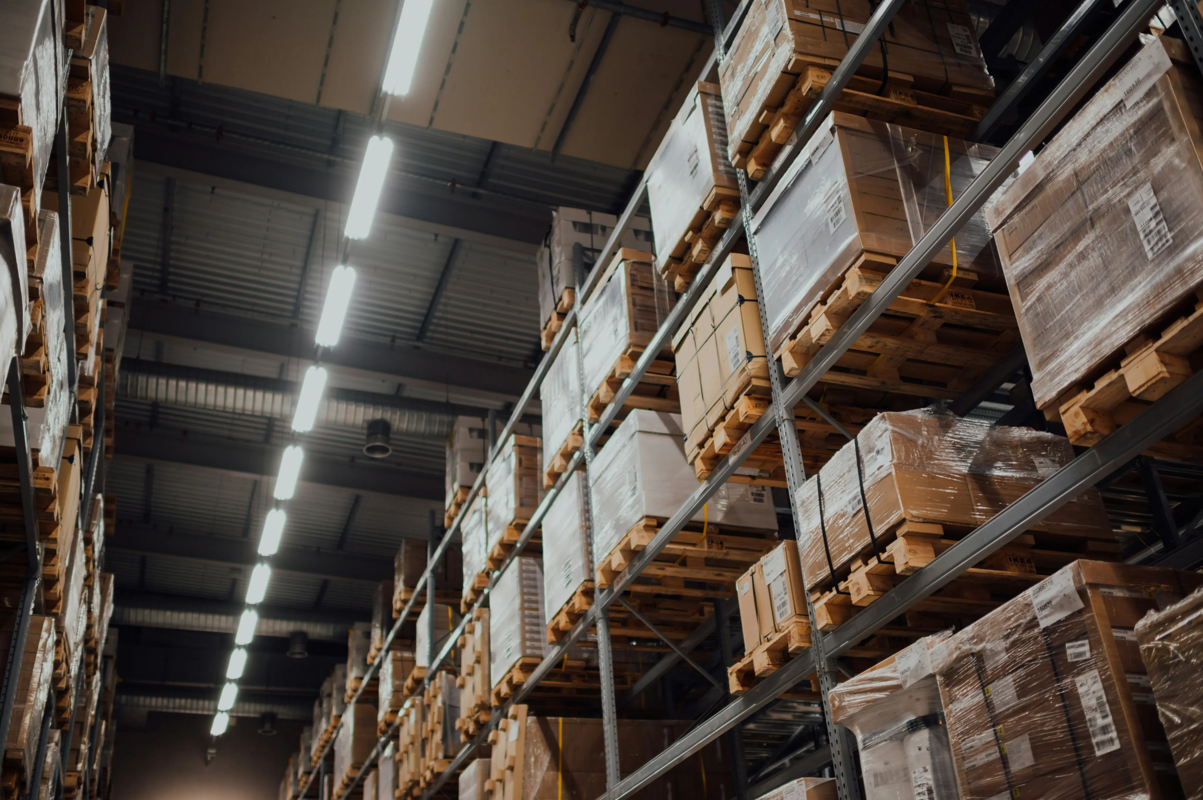 Retail y distribución — Poly Logistic and Trading